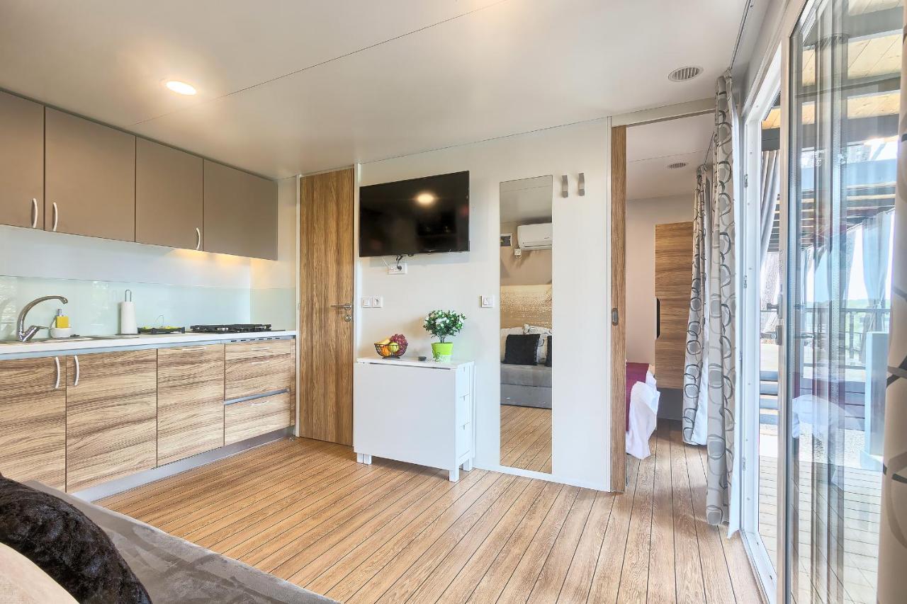 Total Escape Mobile Home Nera Camp Porton Biondi Rovinj Exterior photo